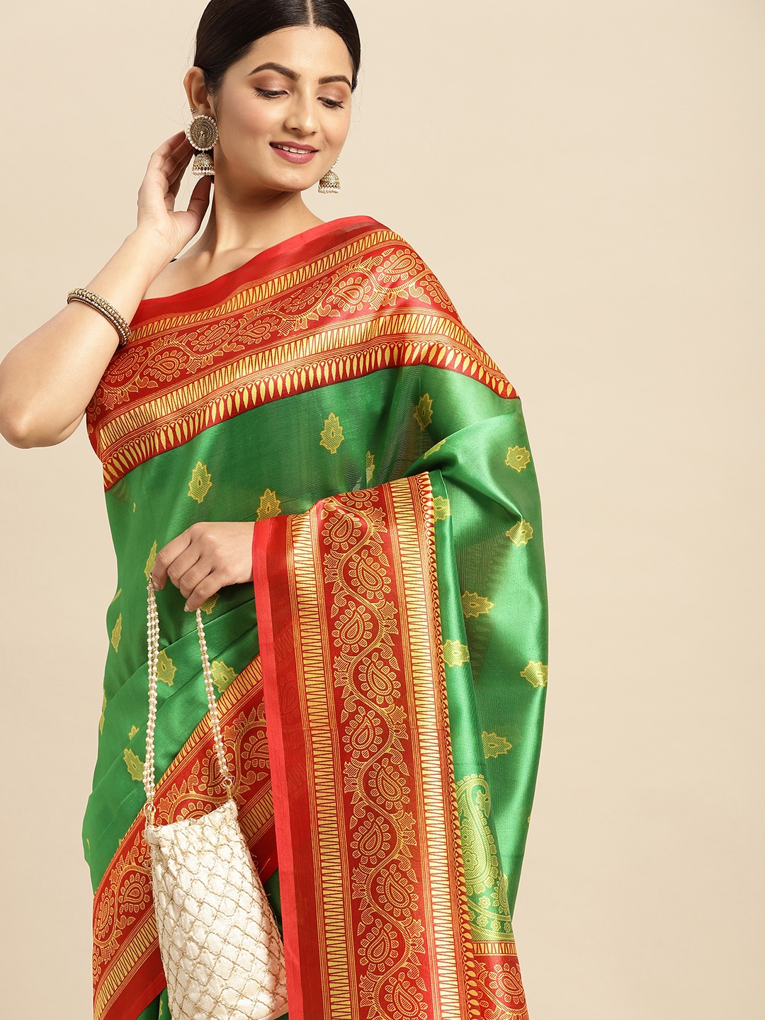 

SANGAM PRINTS Green & Red Ethnic Motifs Print Saree