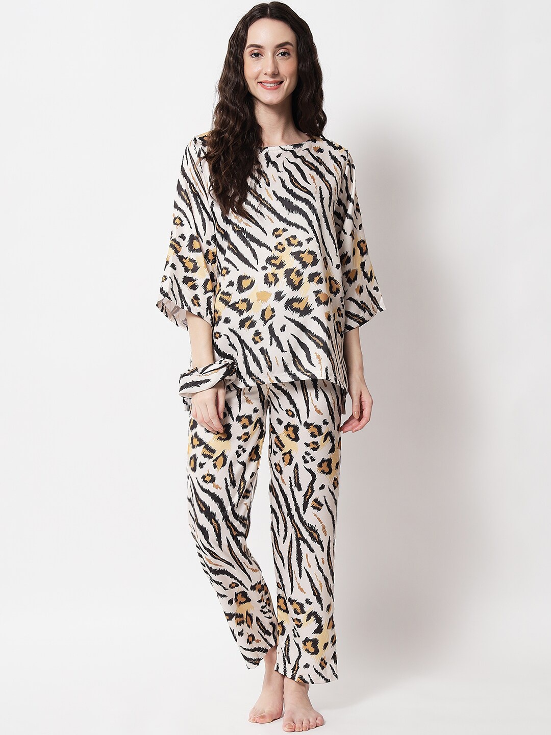 

FFLIRTYGO Women Off White & Black Animal Printed Night suit