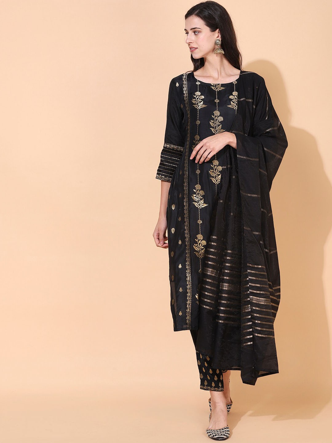 

FASHOR Women Black Floral Printed Kurta with Trousers & With Dupatta