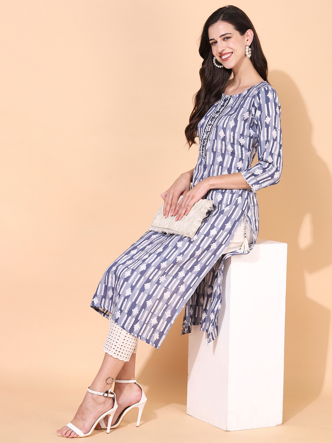 

FASHOR Women Blue & White Geometric Printed Thread Work Straight Fit Cotton Kurta