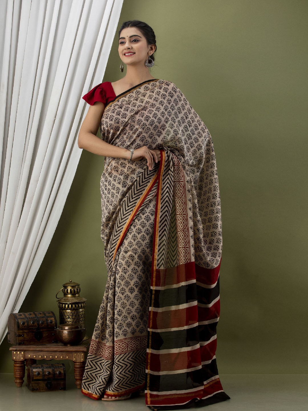 

ArtiZenWeaves Ethnic Motifs Pure Silk Saree, Beige