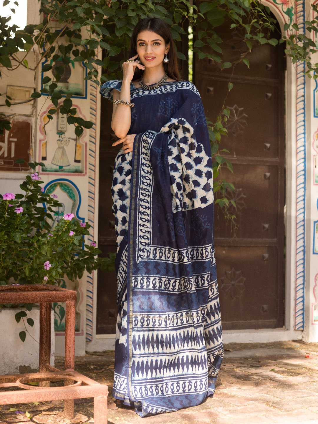 

ArtiZenWeaves Ethnic Motifs Pure Silk Saree, Navy blue