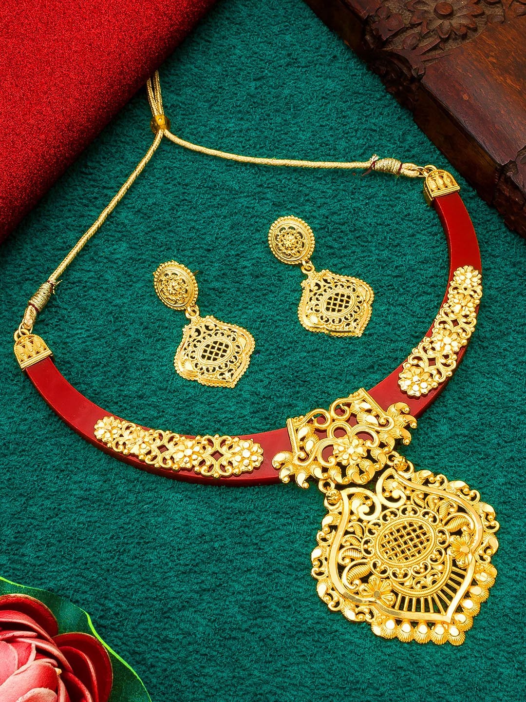

aadita Gold-Plated Choker Jewellery Set