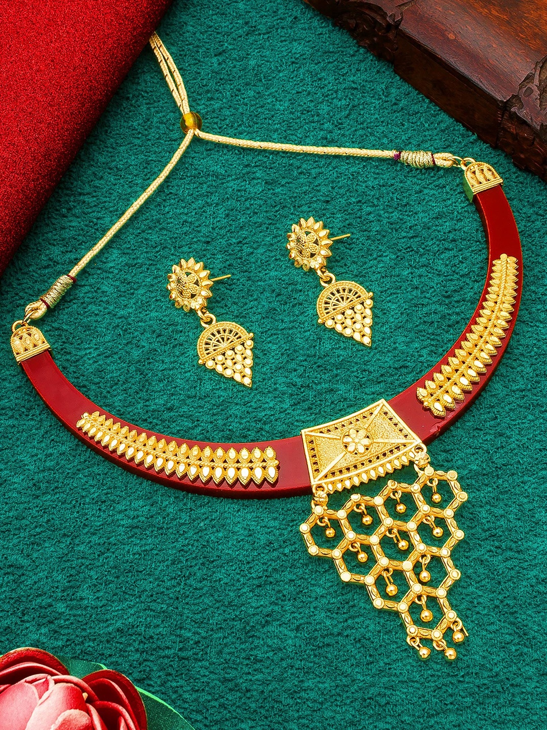 

aadita Gold-Plated Choker Jewellery Set