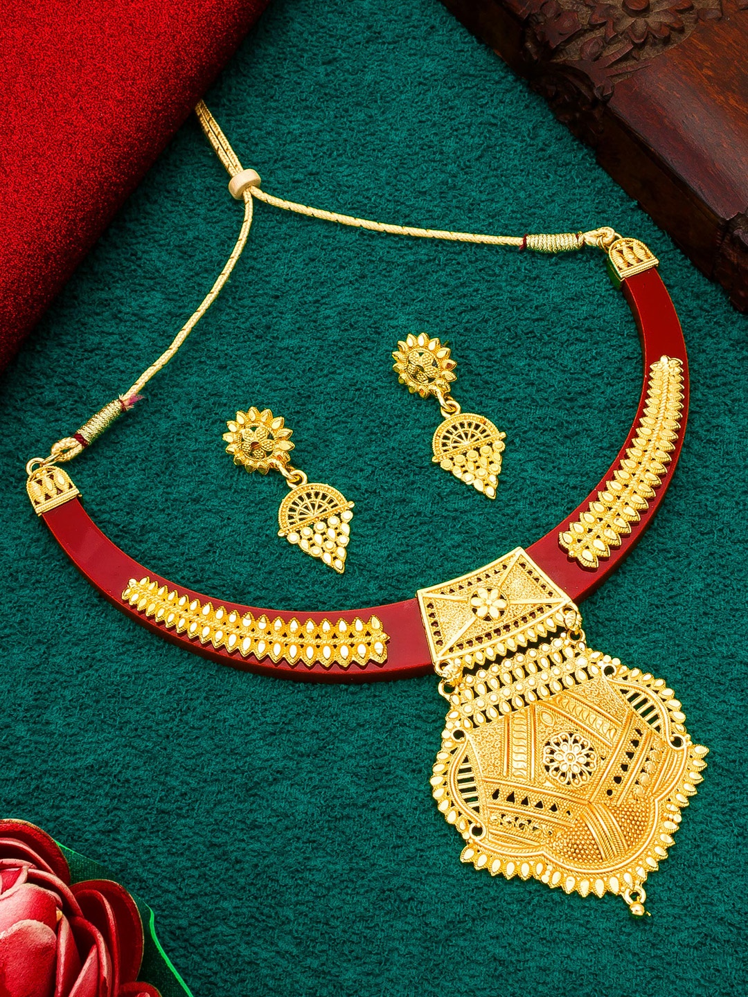 

aadita Gold-Coloured, Gold-Plated Studded Jewellery Set