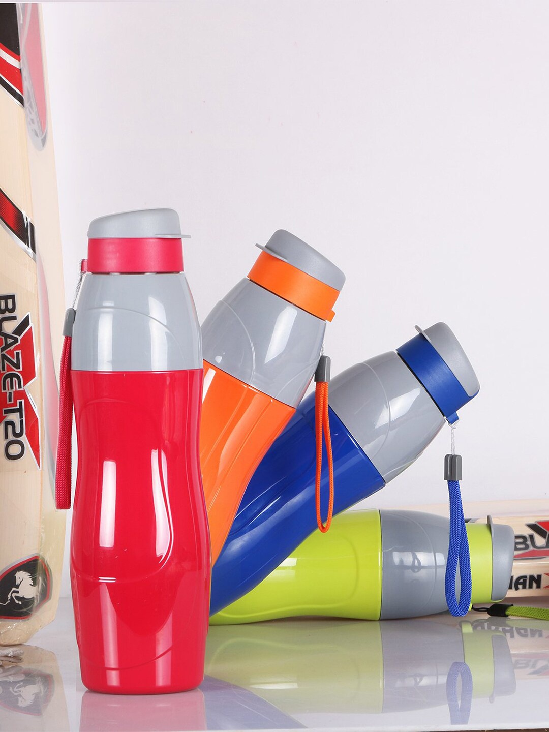 

Cello Set Of 4 Puro Sports Plastic Insulated Water Bottle 600ML Each, Assorted