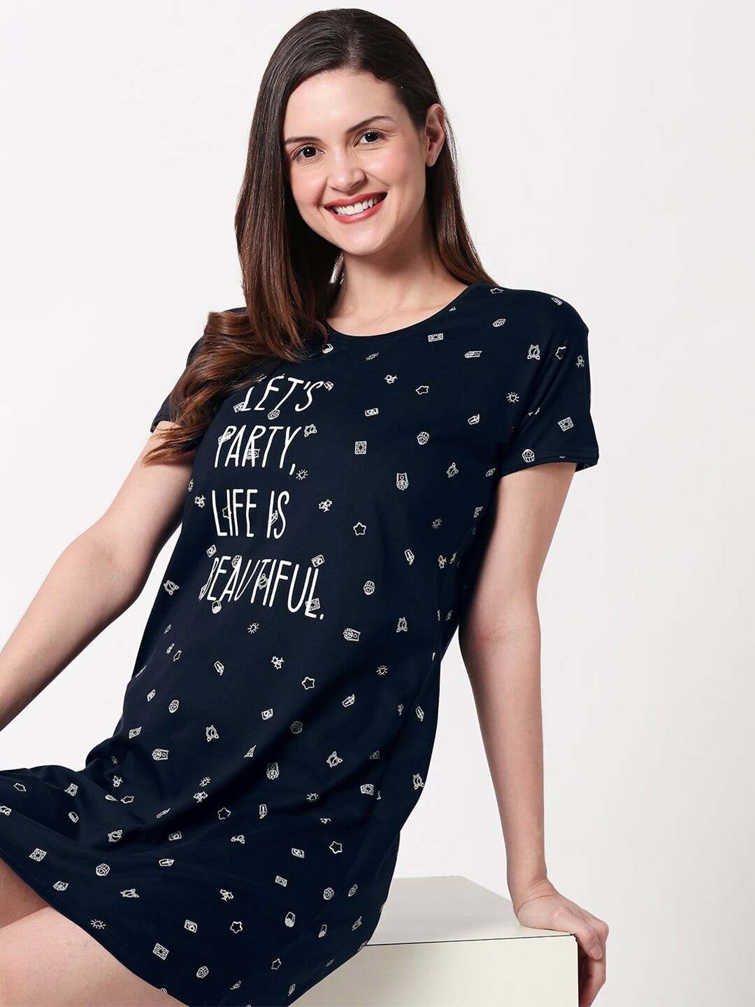 

Zeyo Women Navy Blue & White Printed Pure Cotton Nightdress