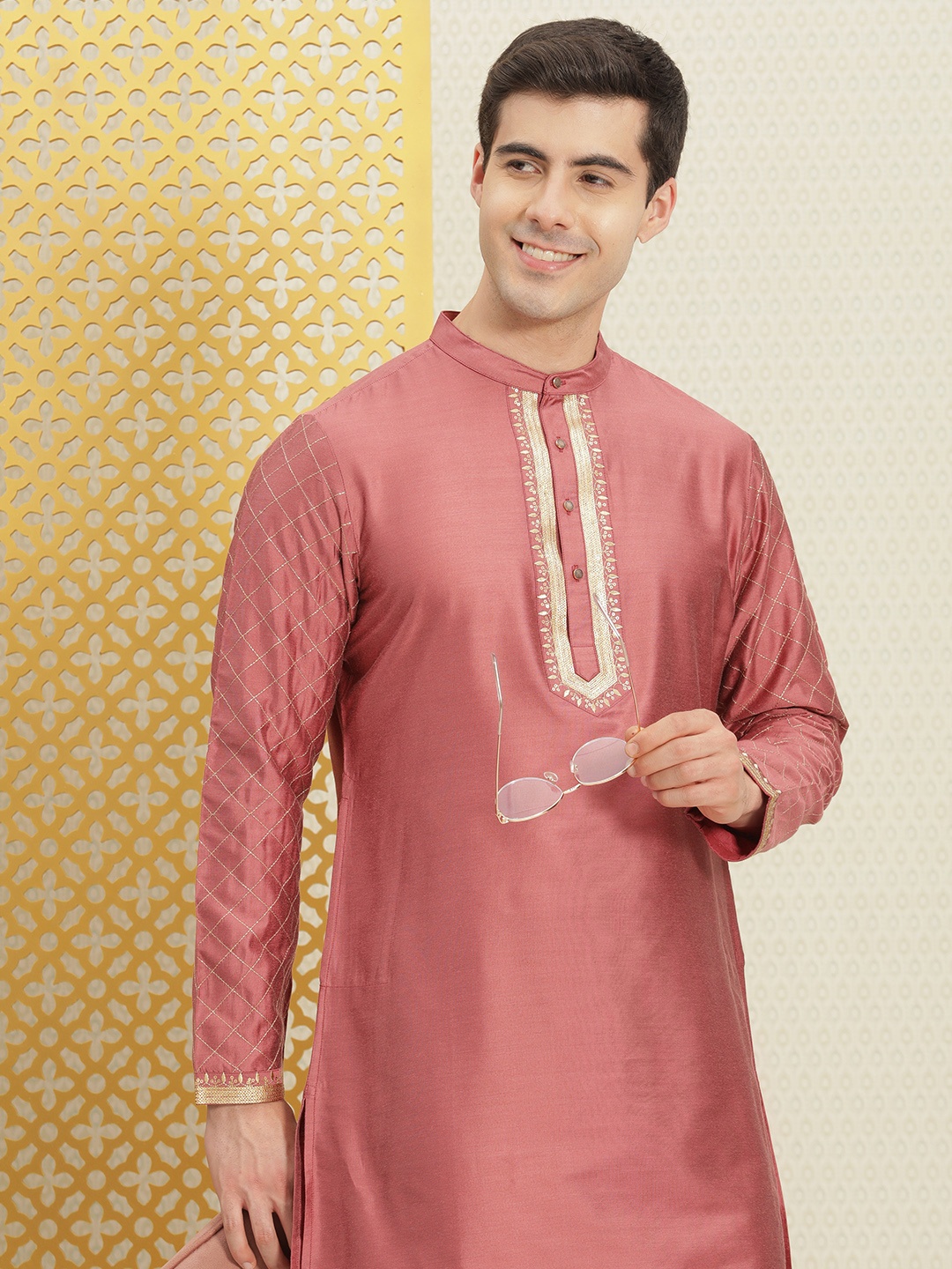 

House of Pataudi Jashn Yoke Design Sequined Zari Work Kurta, Mauve