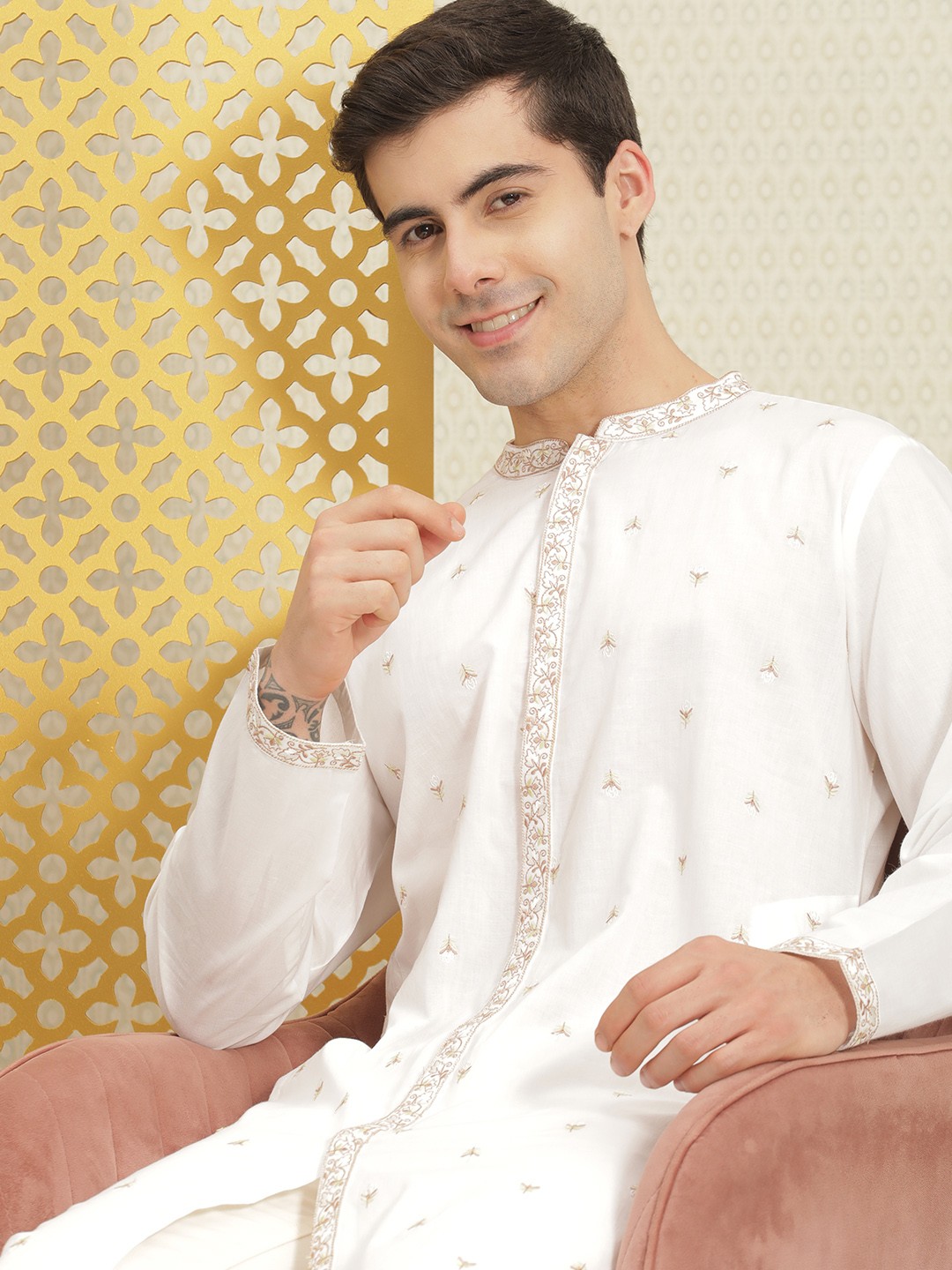 

House of Pataudi Jashn Floral Embroidered Kurta, White