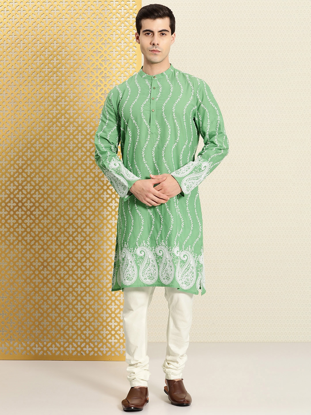 

House of Pataudi Men Pure Cotton Paisley Thread Work Jashn Kurta with Pyjamas, Green