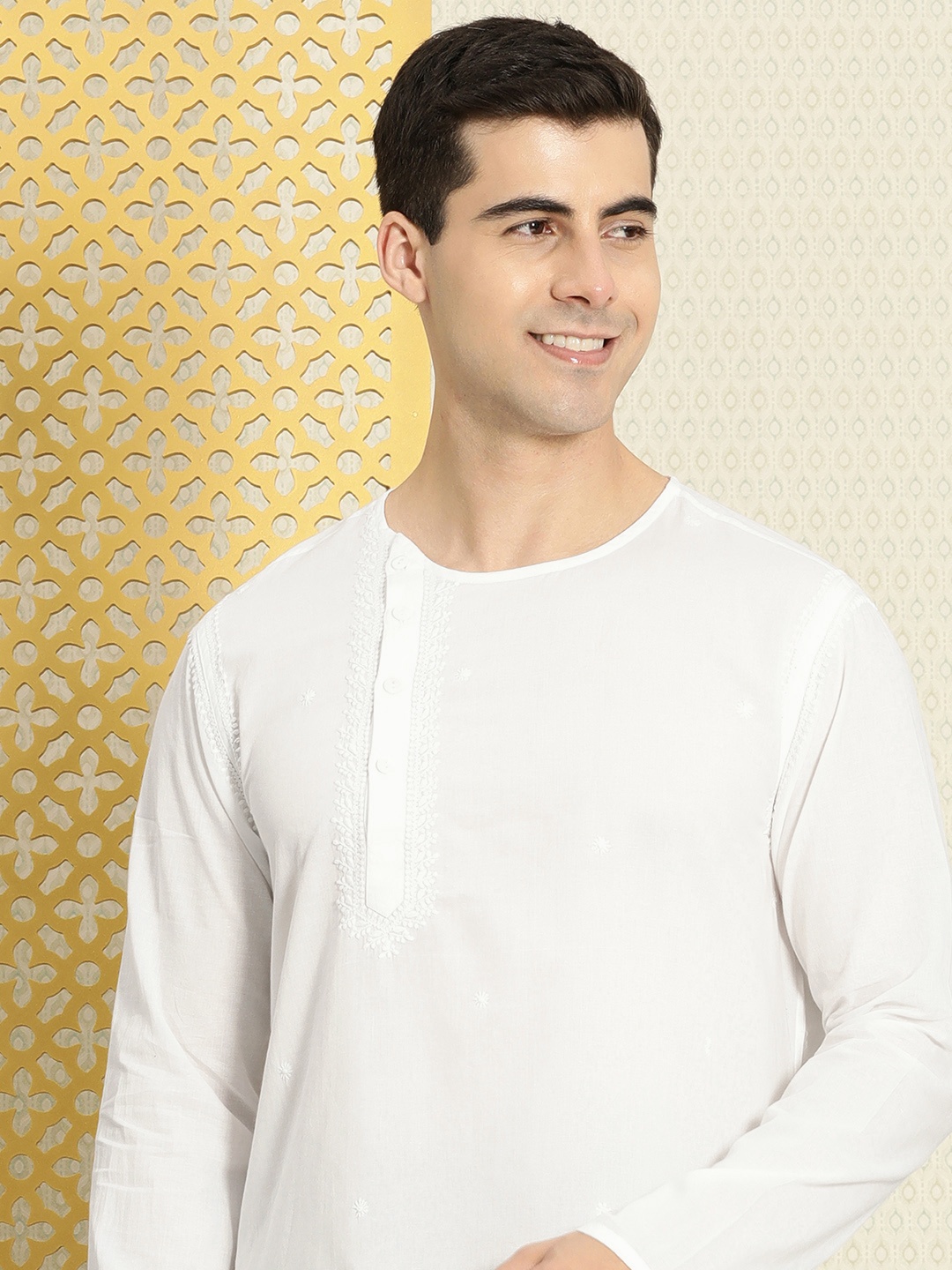 

House of Pataudi Men Pure Cotton Ethnic Motifs Embroidered Jashn Kurta, White