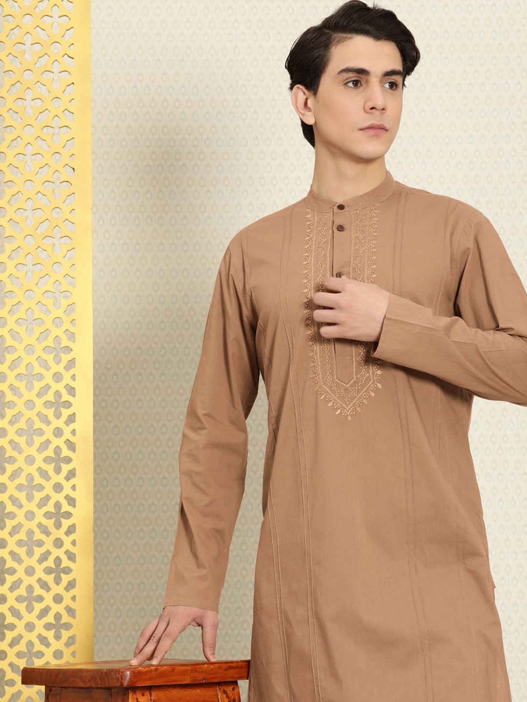 

House of Pataudi Men Chikankari Embroidered Pure Cotton Rozana Kurta, Brown