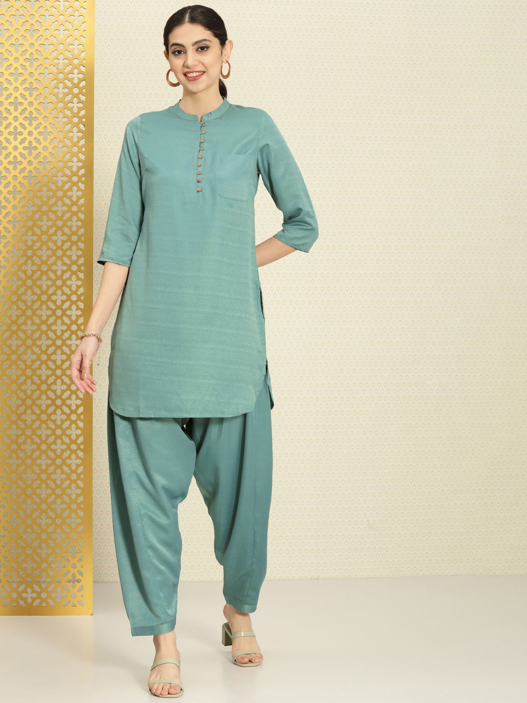 

House of Pataudi Women Solid Mandarin Collar Regular Jashn Kurta with Pyjamas, Sea green