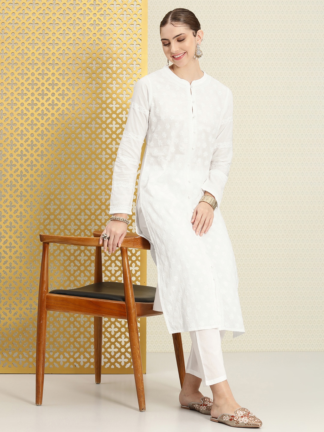 

House of Pataudi Jashn Pure Cotton Floral Chikankari Kurta, White