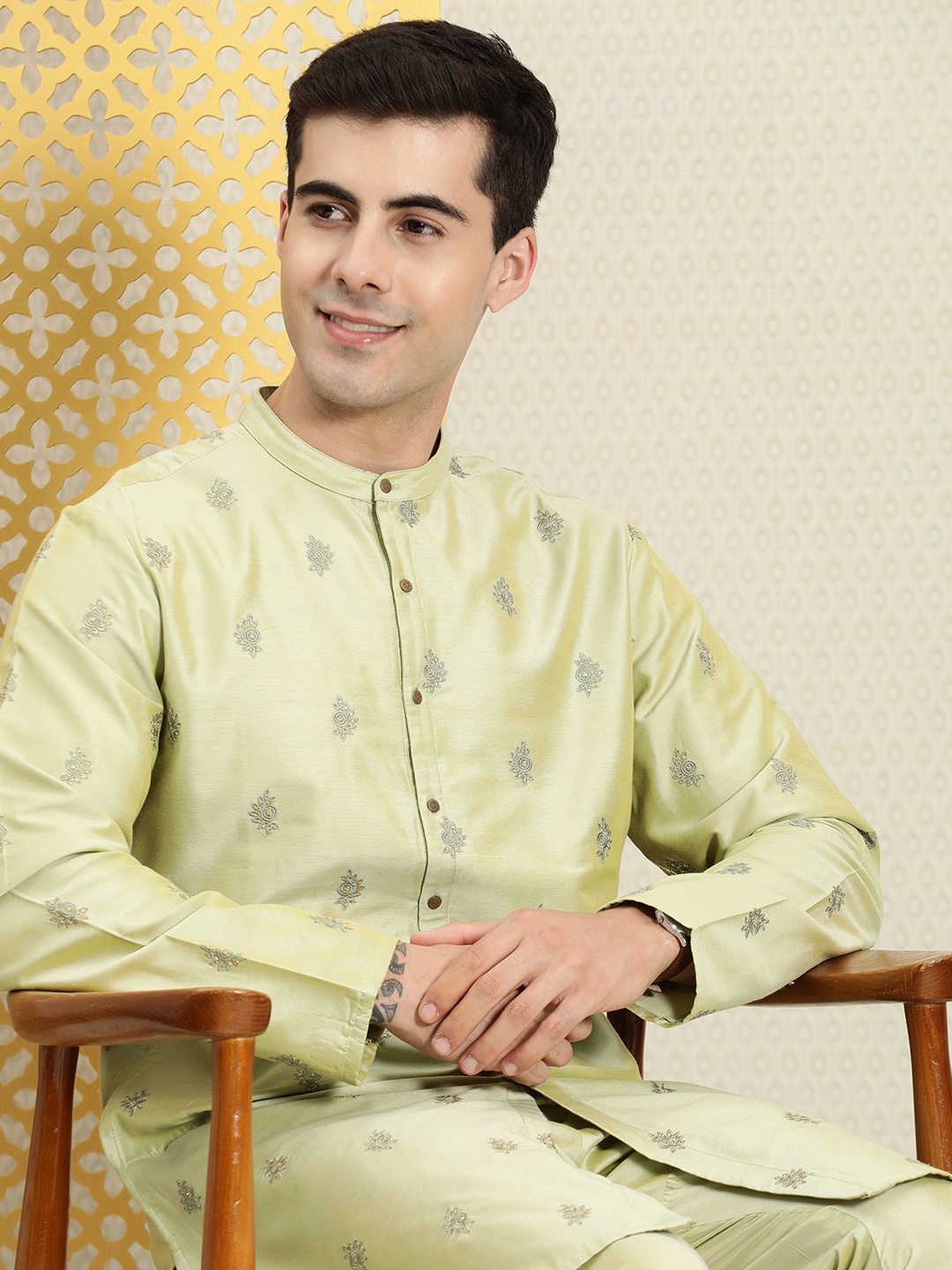 

House of Pataudi Men Ethnic Motifs Embroidered Thread Work Jashn Kurta With Churidar, Green