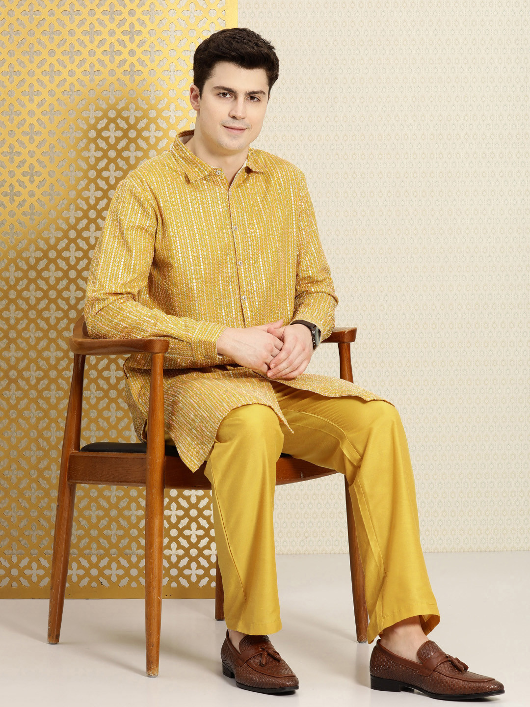 

House of Pataudi Men Jashn Embroidered Sequinned Pure Cotton Kurta with Trousers, Yellow