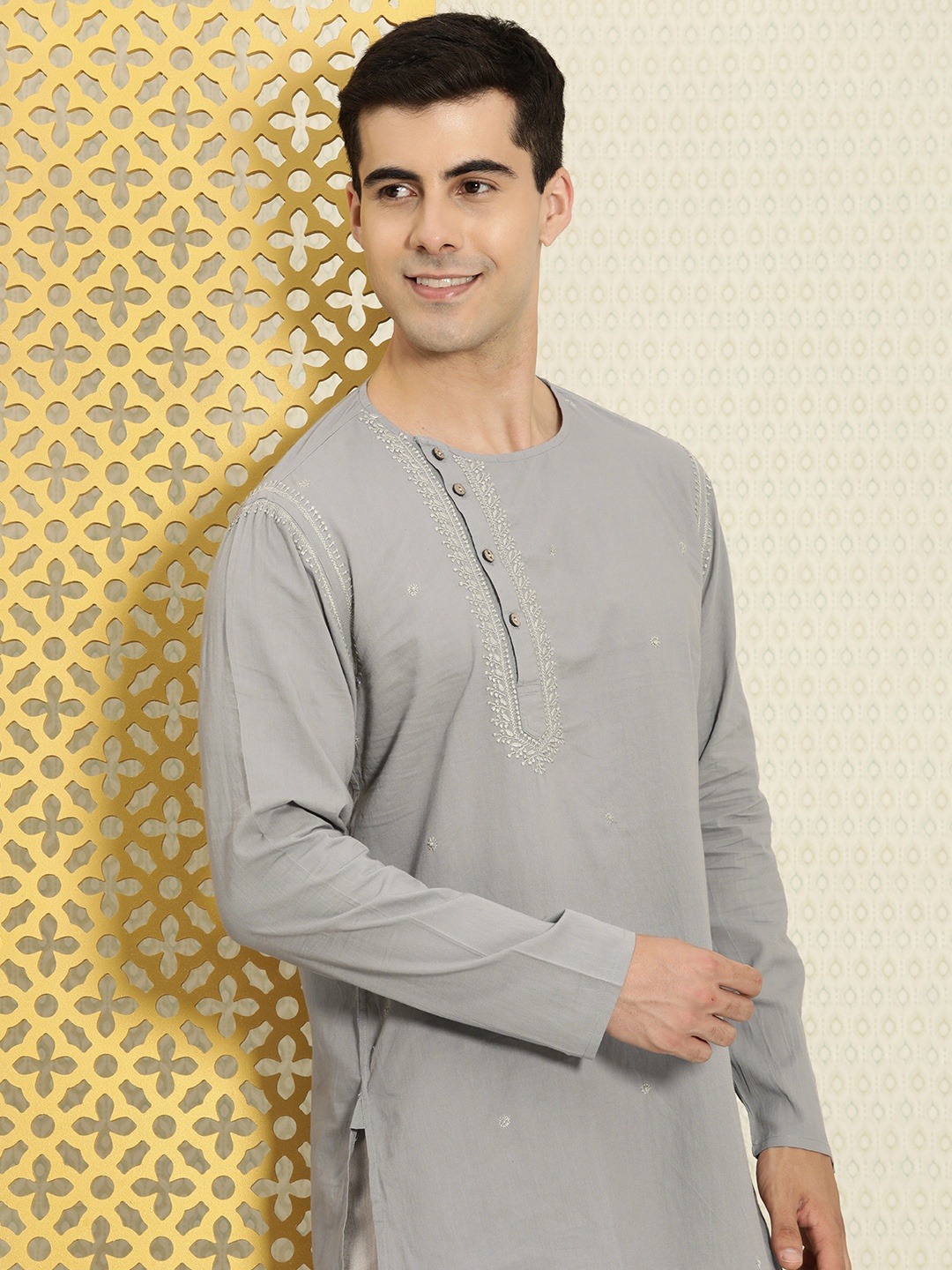 

House of Pataudi Men Pure Cotton Ethnic Motifs Embroidered Jashn Kurta, Grey