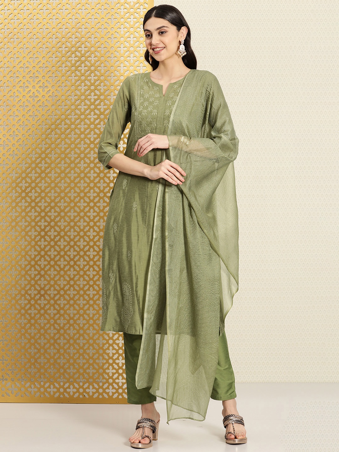 

House of Pataudi Jashn Floral Embroidered Thread Work Kurta & Trousers With Dupatta, Green