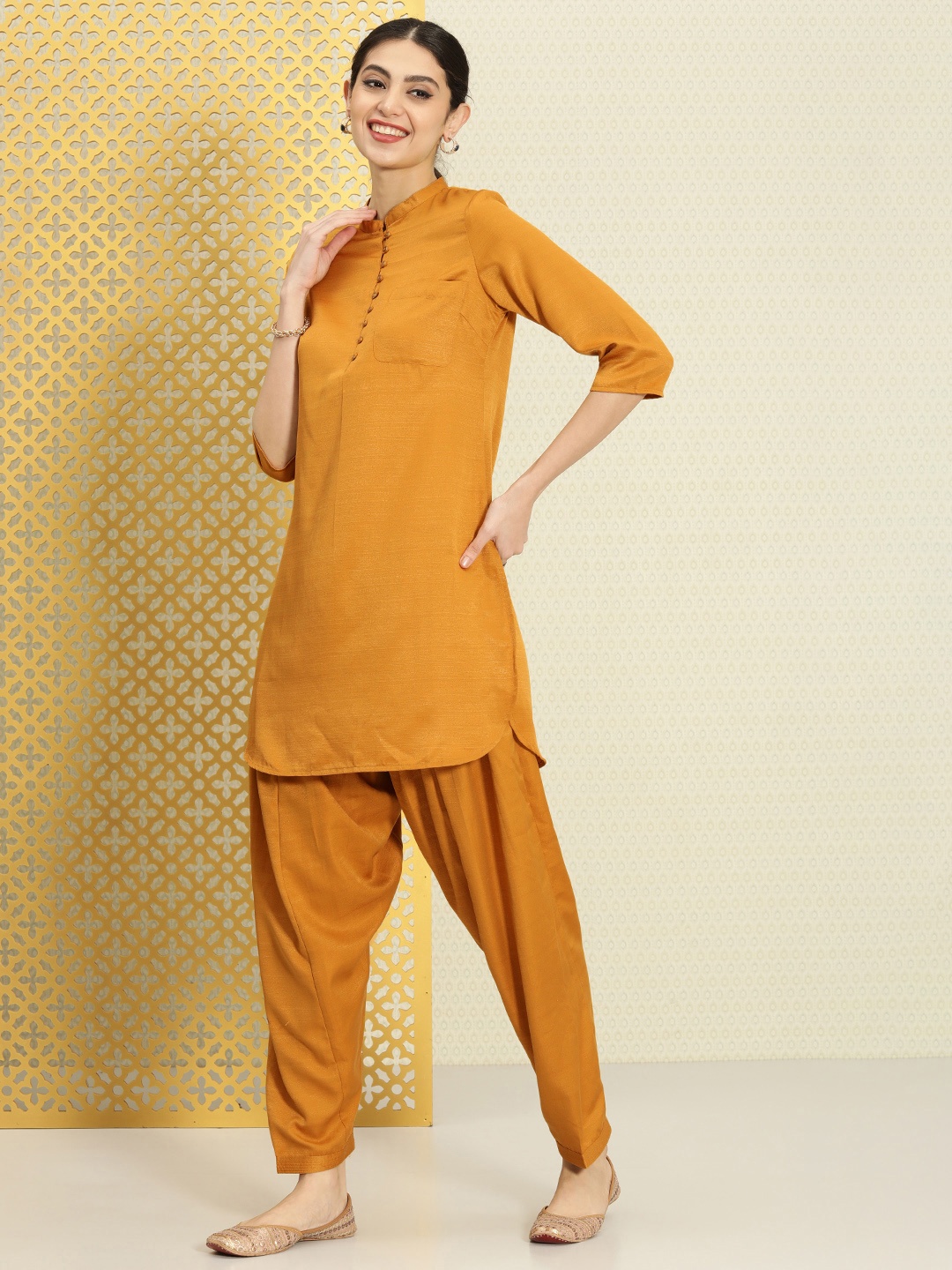 

House of Pataudi Women Solid Mandarin Collar Regular Jashn Kurta with Pyjamas, Mustard