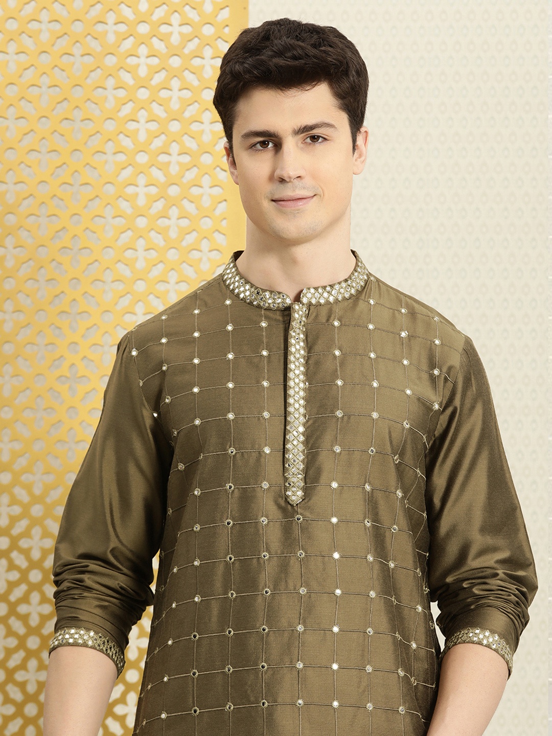 

House of Pataudi Men Embroidered Mirror Work Jashn Kurta, Olive