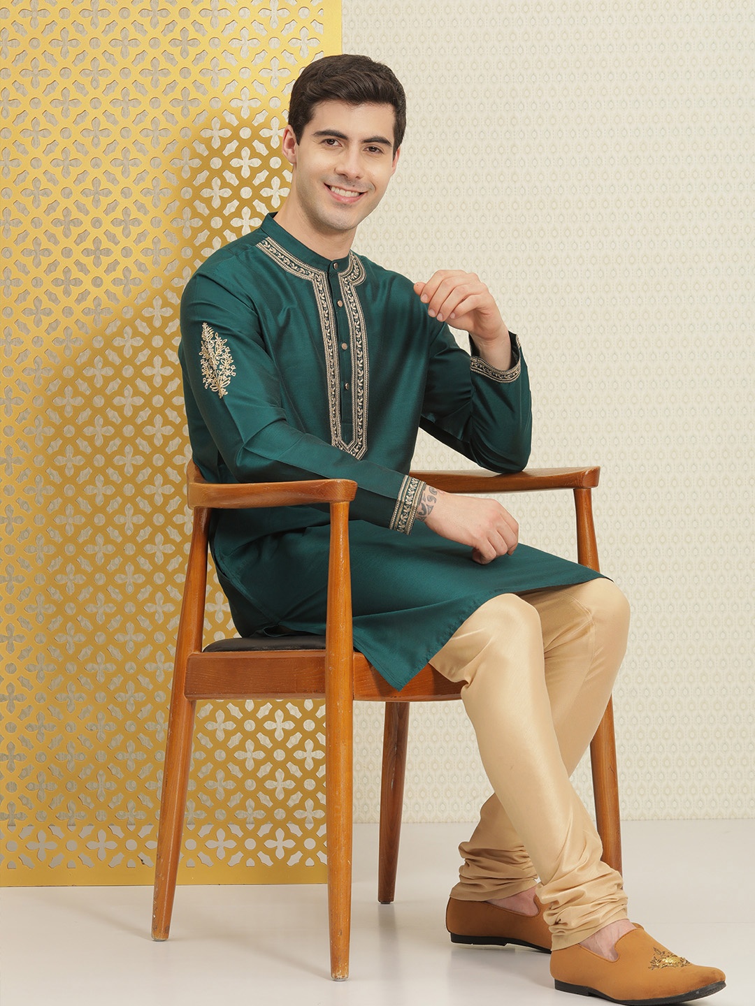 

House of Pataudi Jashn Yoke Design Floral Zari Work Kurta, Green