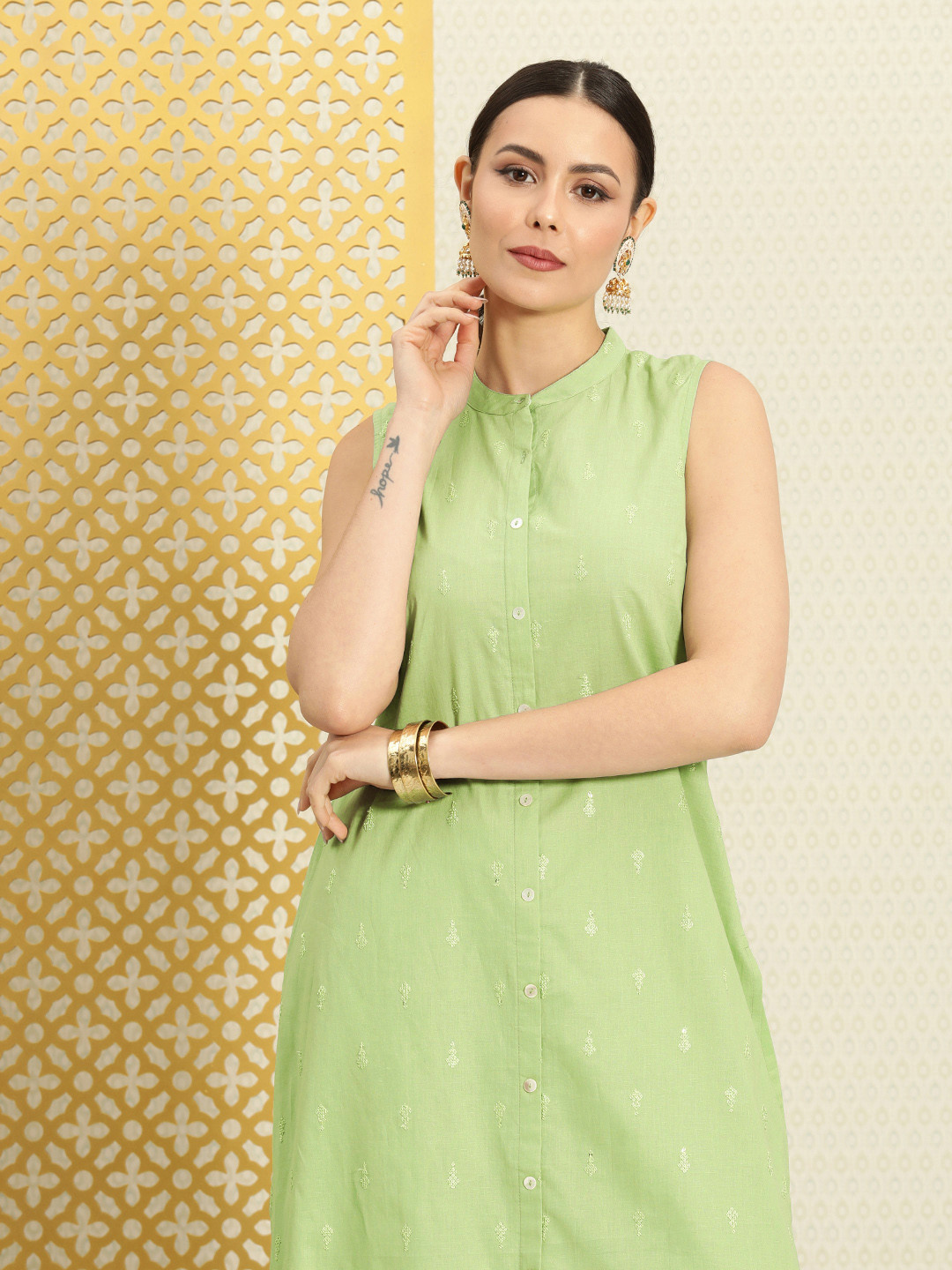 

House of Pataudi Women Jashn Embroidered Sequinned Pure Cotton Kurta with Trousers, Green