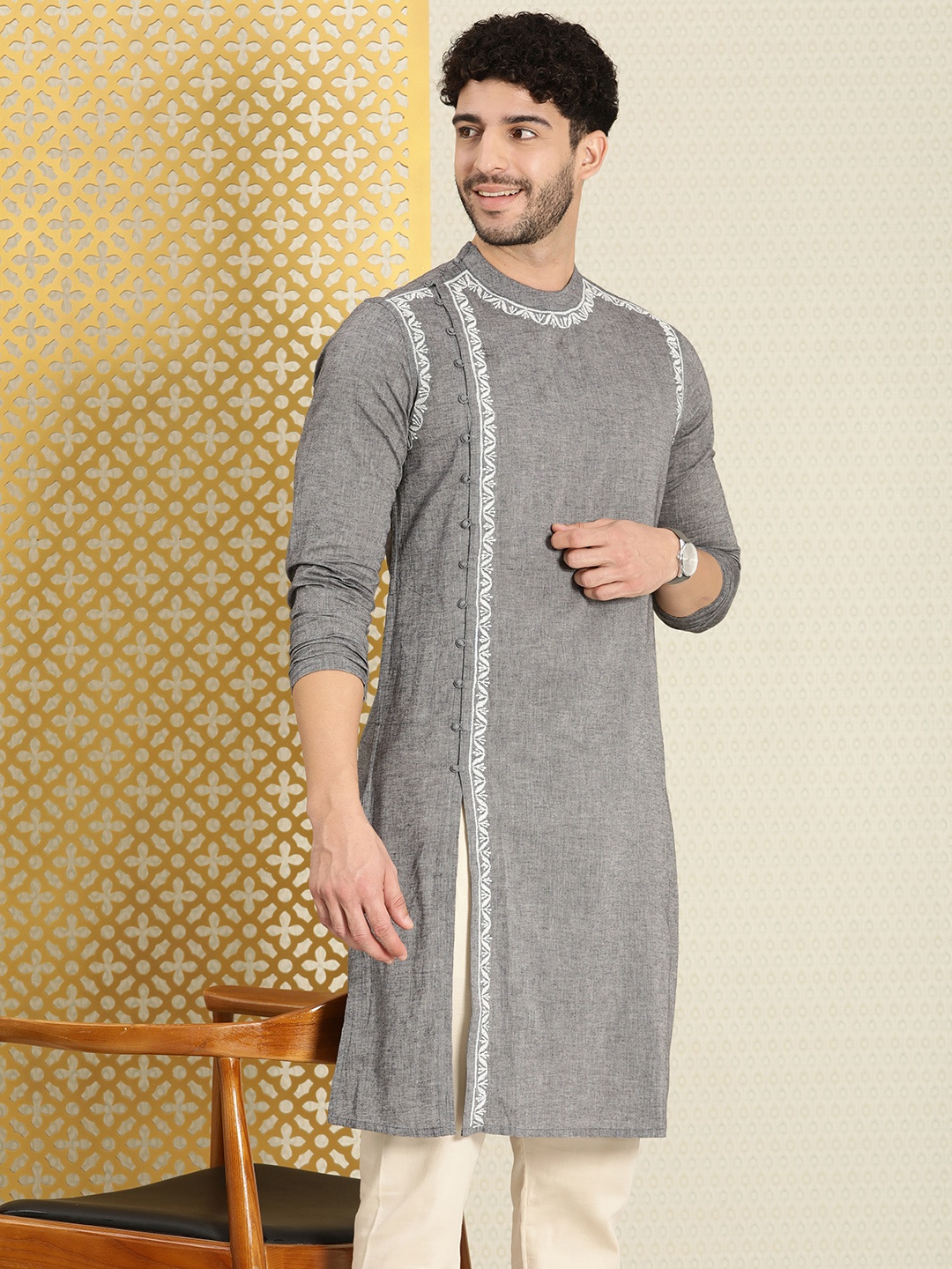 

House of Pataudi Pure Cotton Embroidered Thread Work Angrakha Jashn Kurta, Grey