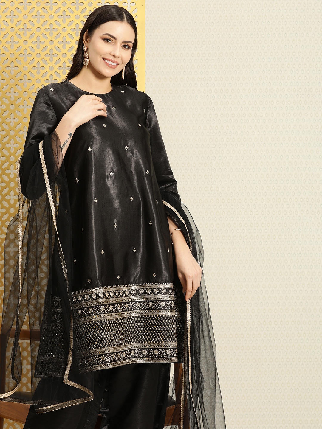 

House of Pataudi Women Ethnic Motifs Sequinned Jashn Kurta with Trousers & With Dupatta, Black