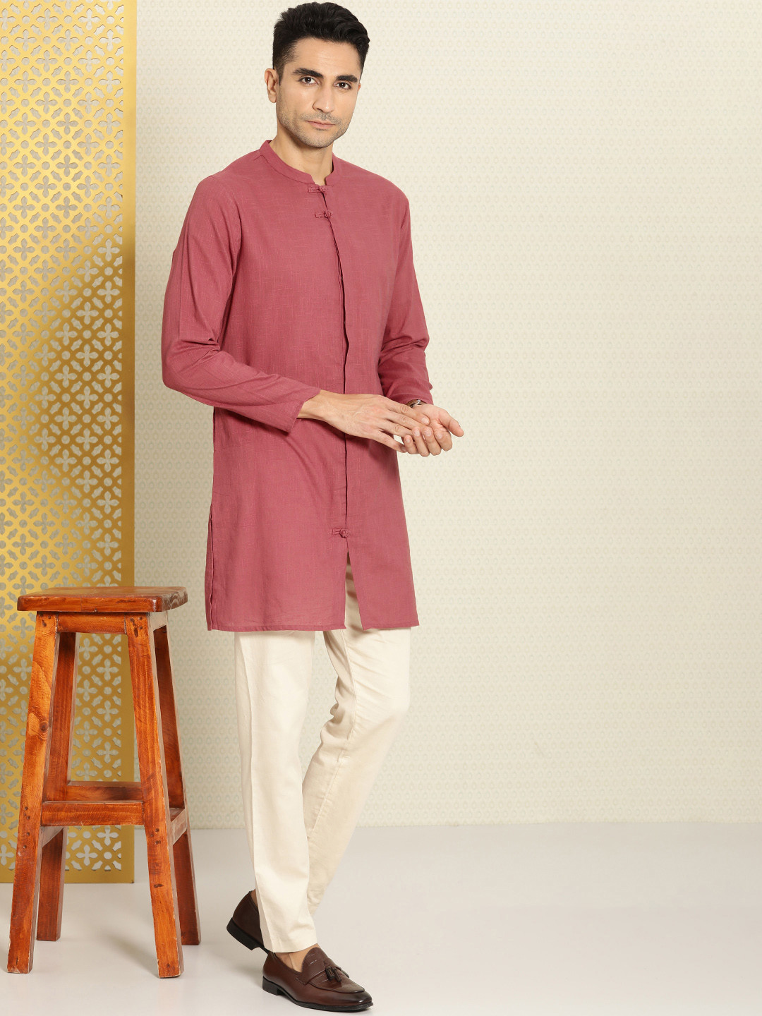 

House of Pataudi Men Pure Cotton Solid Straight Mandarin Collar Rozana Kurta, Red