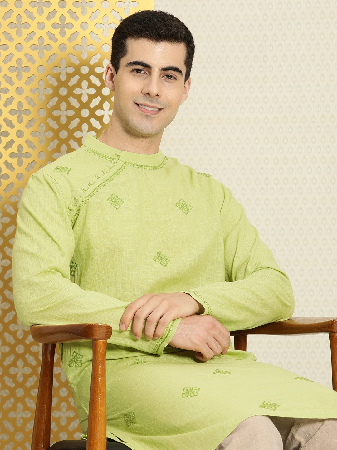 

House of Pataudi Men Pure Cotton Ethnic Motifs Embroidered Jashn Kurta, Green
