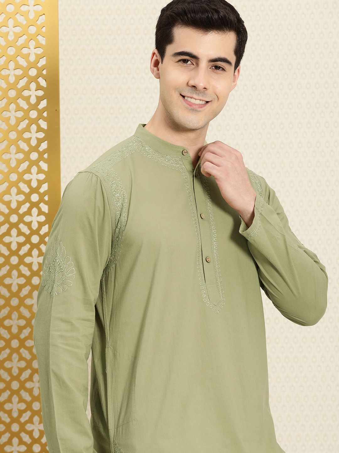 

House of Pataudi Men Pure Cotton Chikankari Embroidered Rozana Kurta, Green