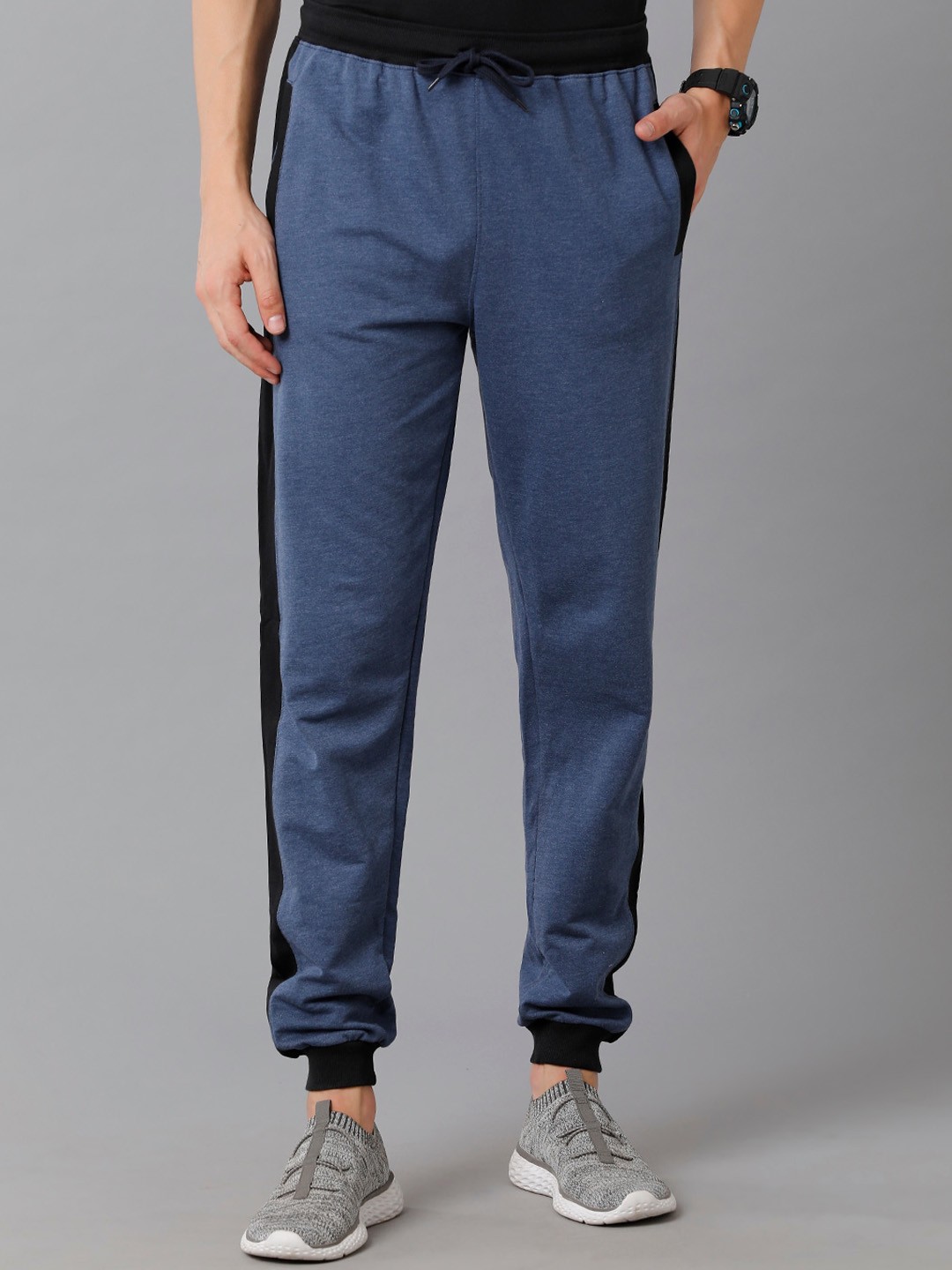 

MADSTO Men Blue Solid Joggers