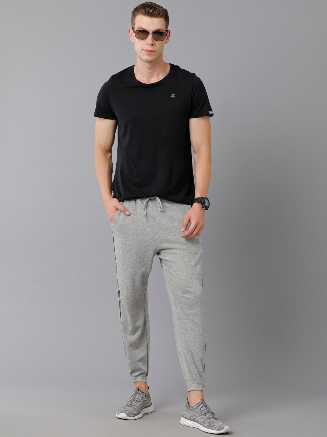 

MADSTO Men Grey Solid Cotton Joggers
