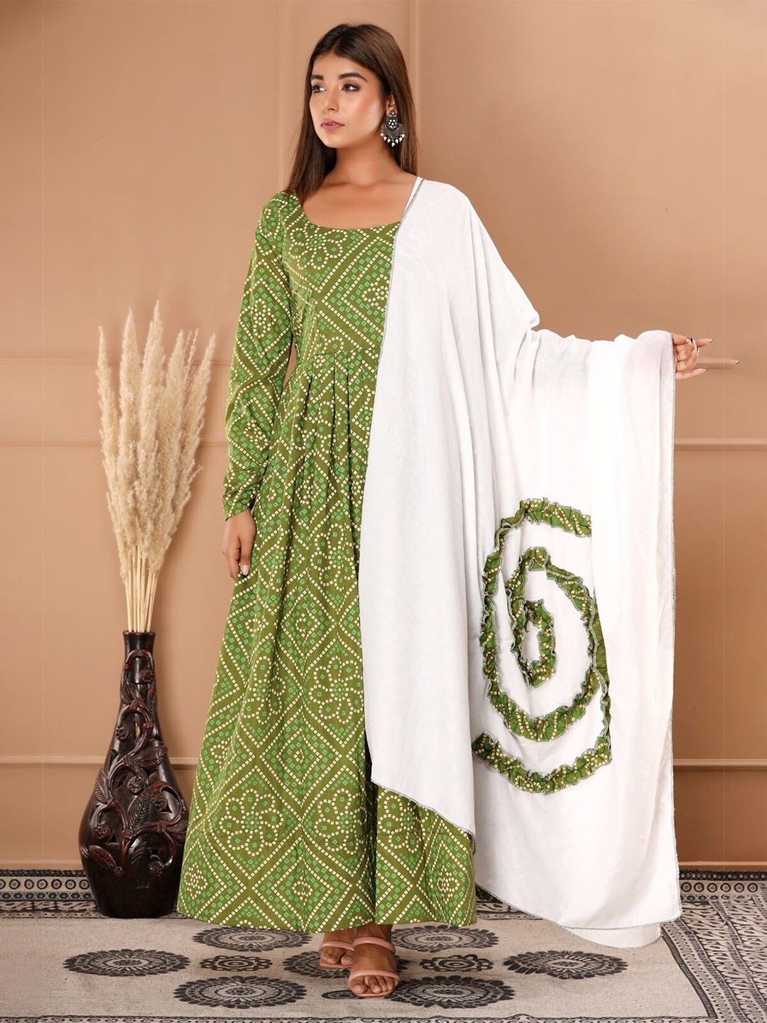 

IRIDAA JAIPUR Women Green Geometric Printed Anarkali Pure Cotton Kurta With Dupatta