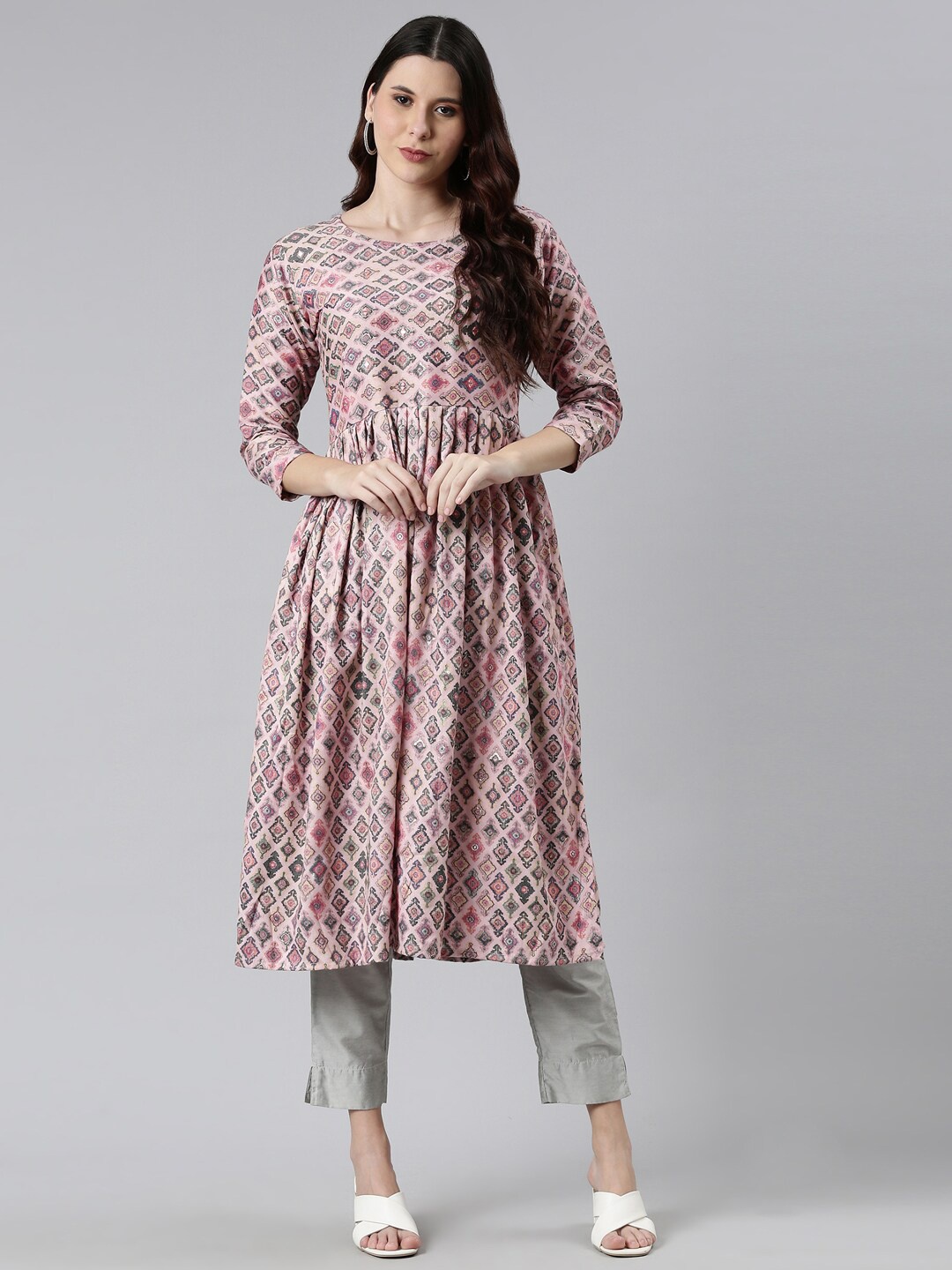 

Neerus Women Pink Geometric Printed Kurta