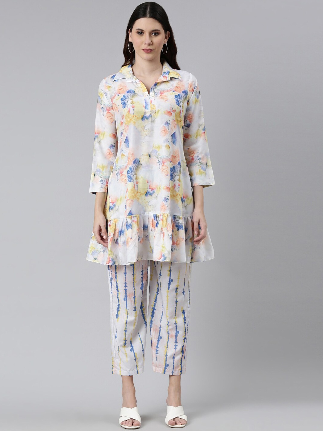 

Neerus Women Off White Cotton Dyed Kurta