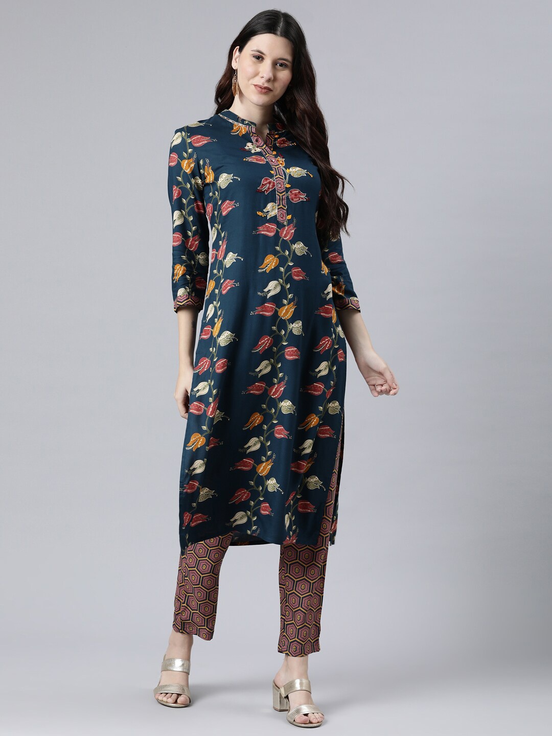 

Neerus Women Blue Floral Printed Kurta