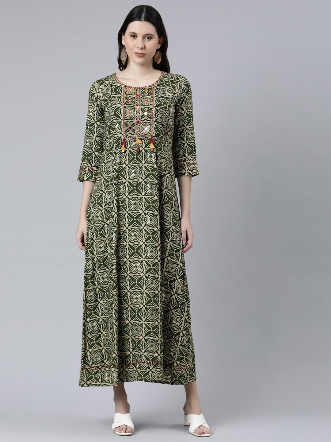 

Neerus Women Green Ethnic Motifs Printed Thread Work Anarkali Kurta
