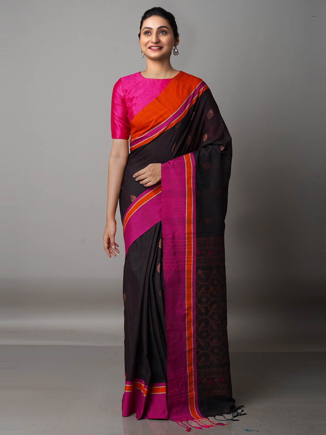 

Unnati Silks Black & Pink Woven Design Silk Cotton Jamdani Saree