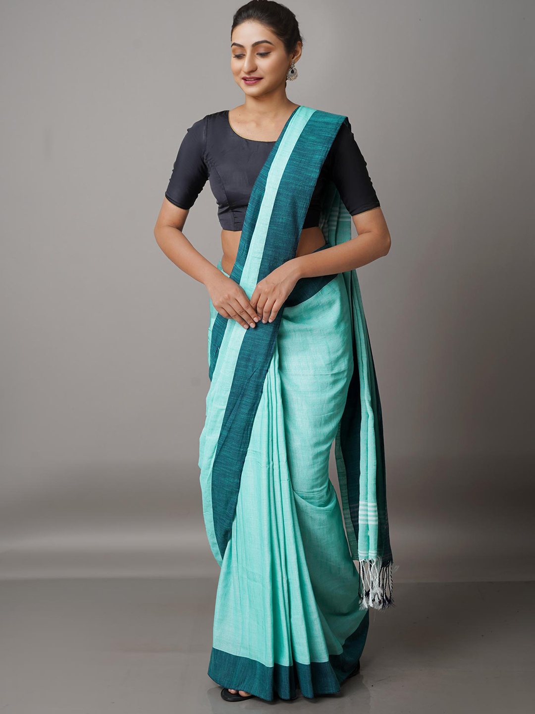 

Unnati Silks Turquoise Blue & Blue Jamdani Saree