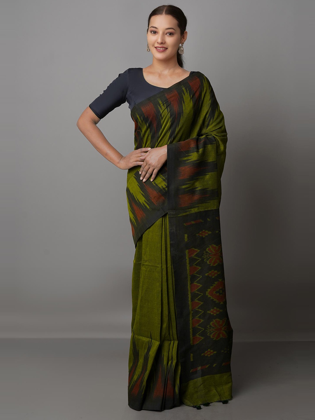 

Unnati Silks Olive Green & Red Ethnic Motifs Silk Cotton Jamdani Saree