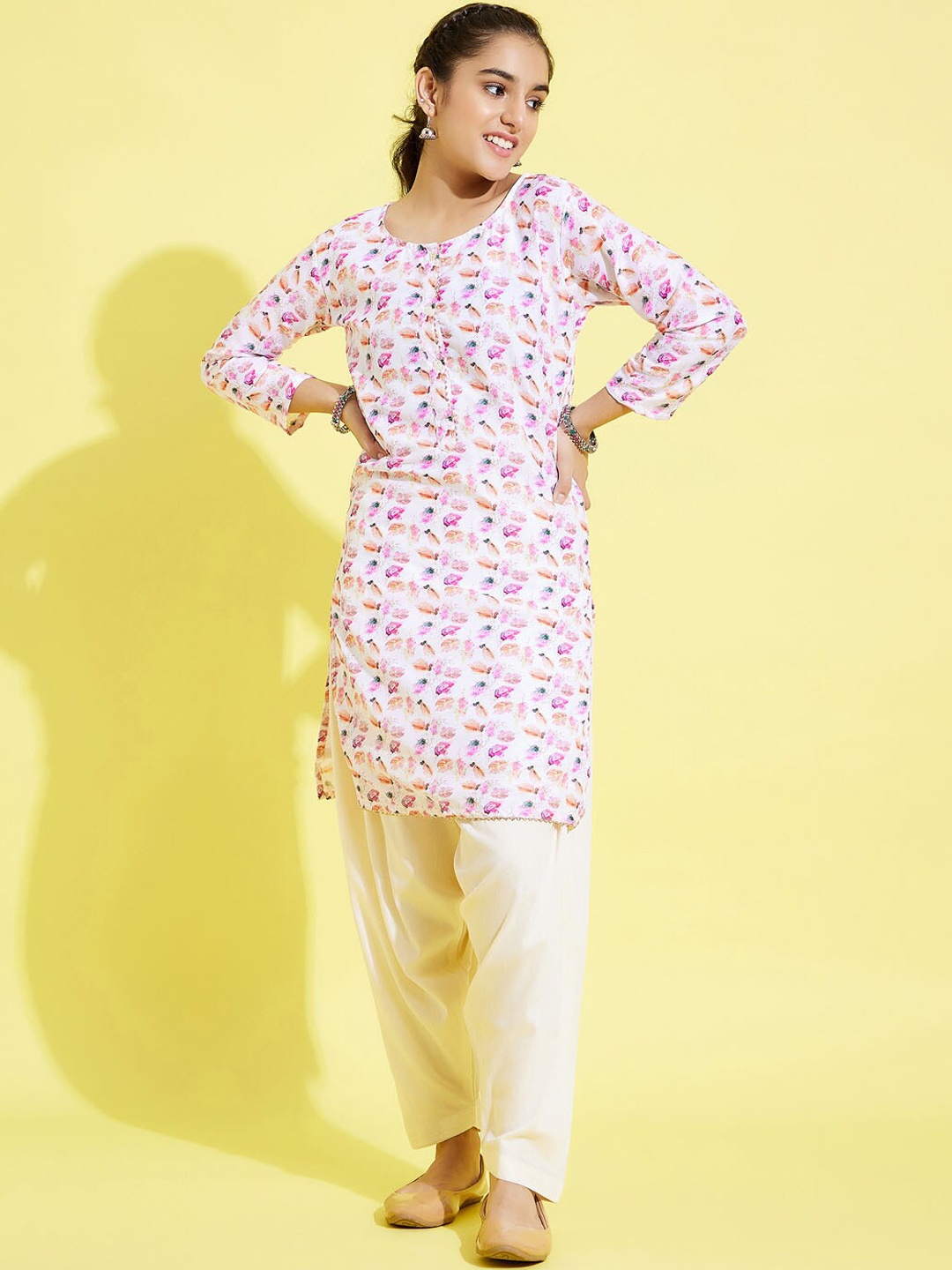 VASTRAMAY Girls White Printed Kurta with Patiala