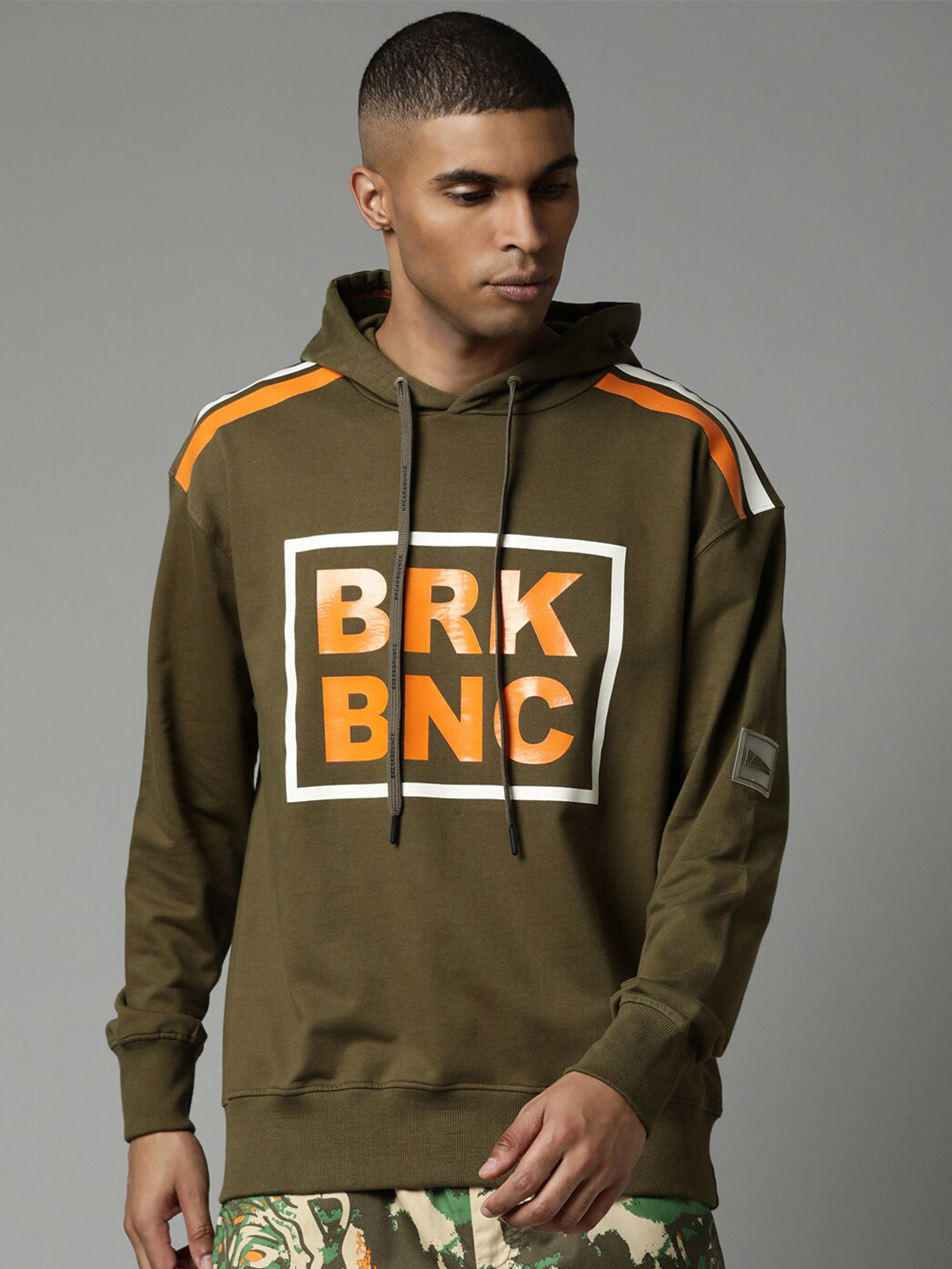 

Breakbounce Men Olive Green Printed Hooded Pure Cotton Sweatshirt