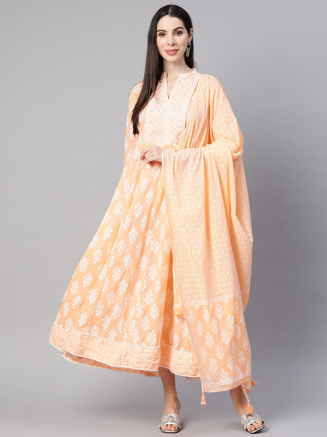 

Readiprint Fashions Women Peach-Coloured & White Pure Cotton Ethnic Motifs Print Gown