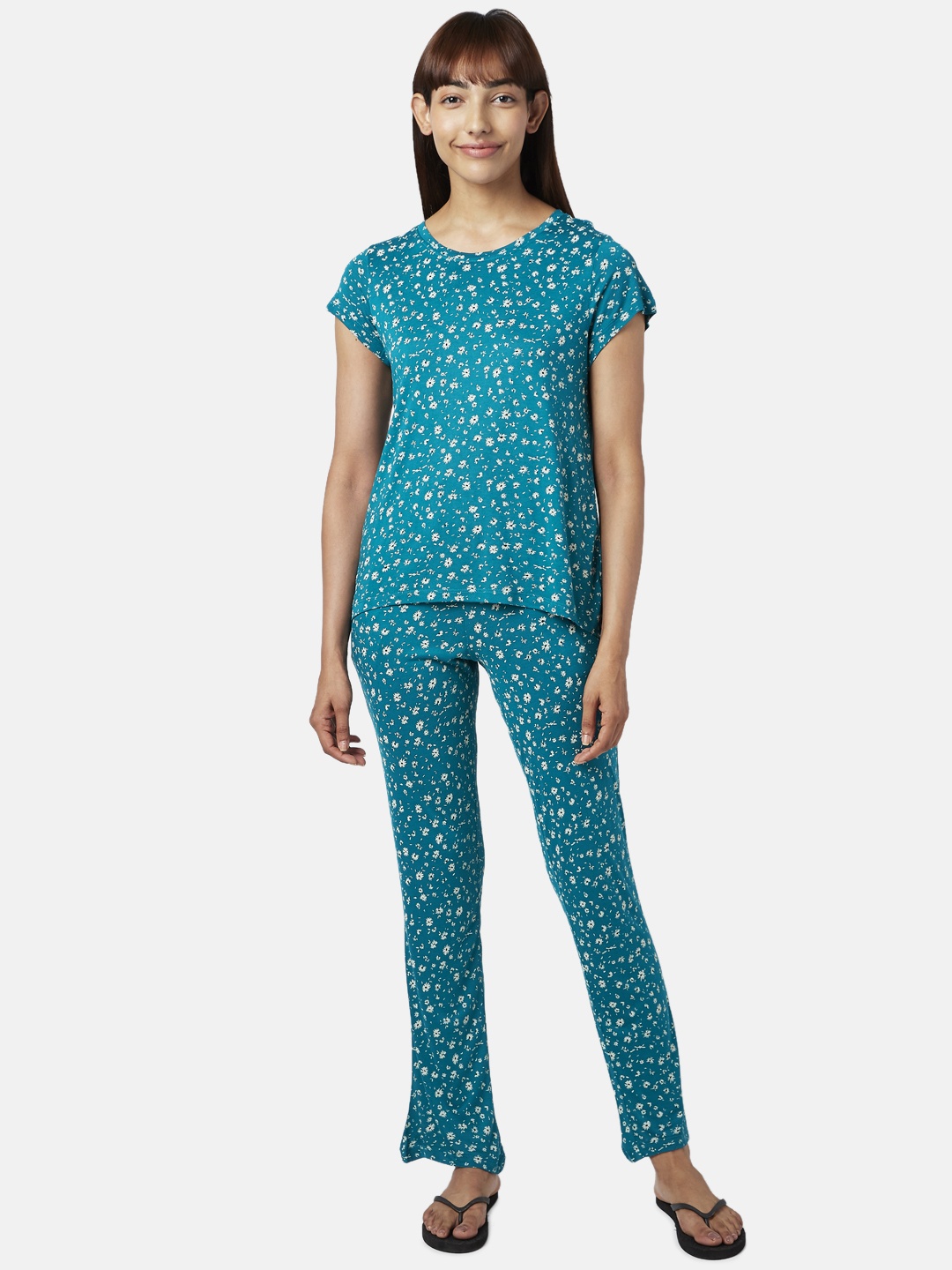 

Dreamz by Pantaloons Women Teal & White Floral Printed Night suit