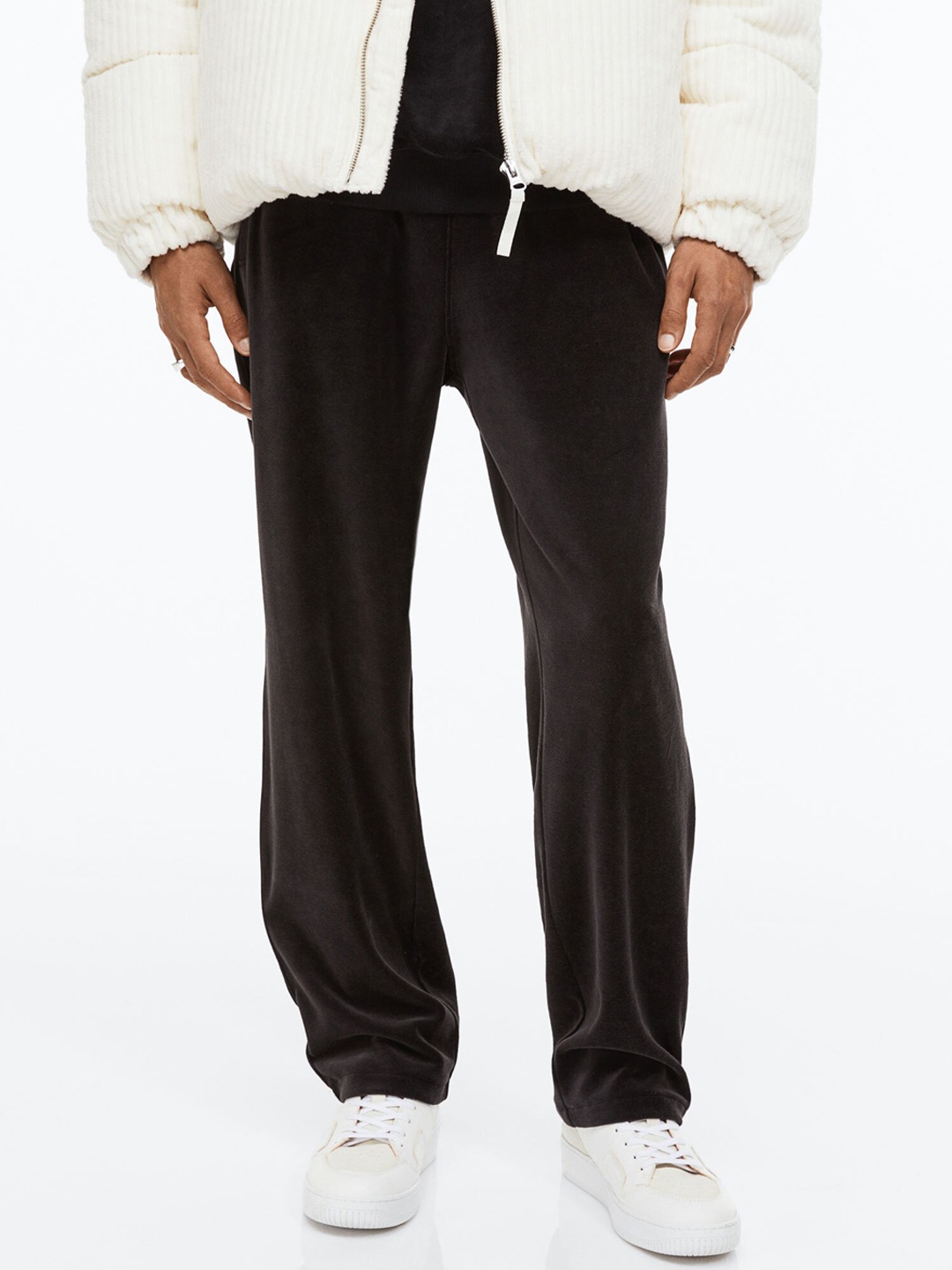 

H&M Men Black Relaxed Fit Velour Joggers