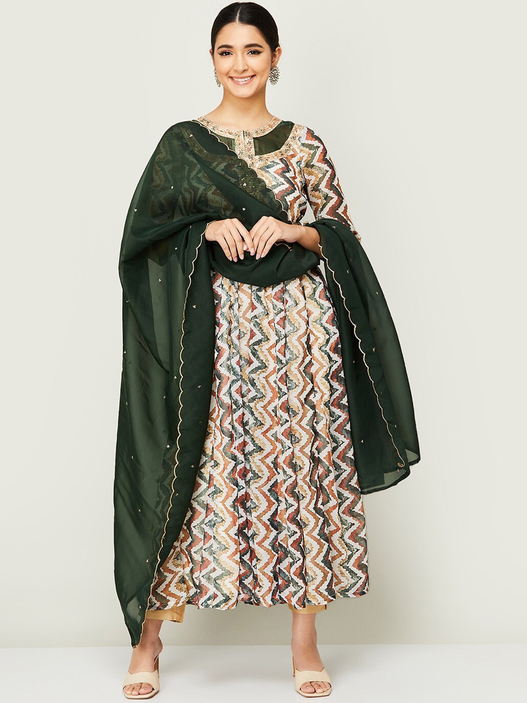 

Melange by Lifestyle Women Off White & Grren Printed Kurta with Pyjama & Dupatta