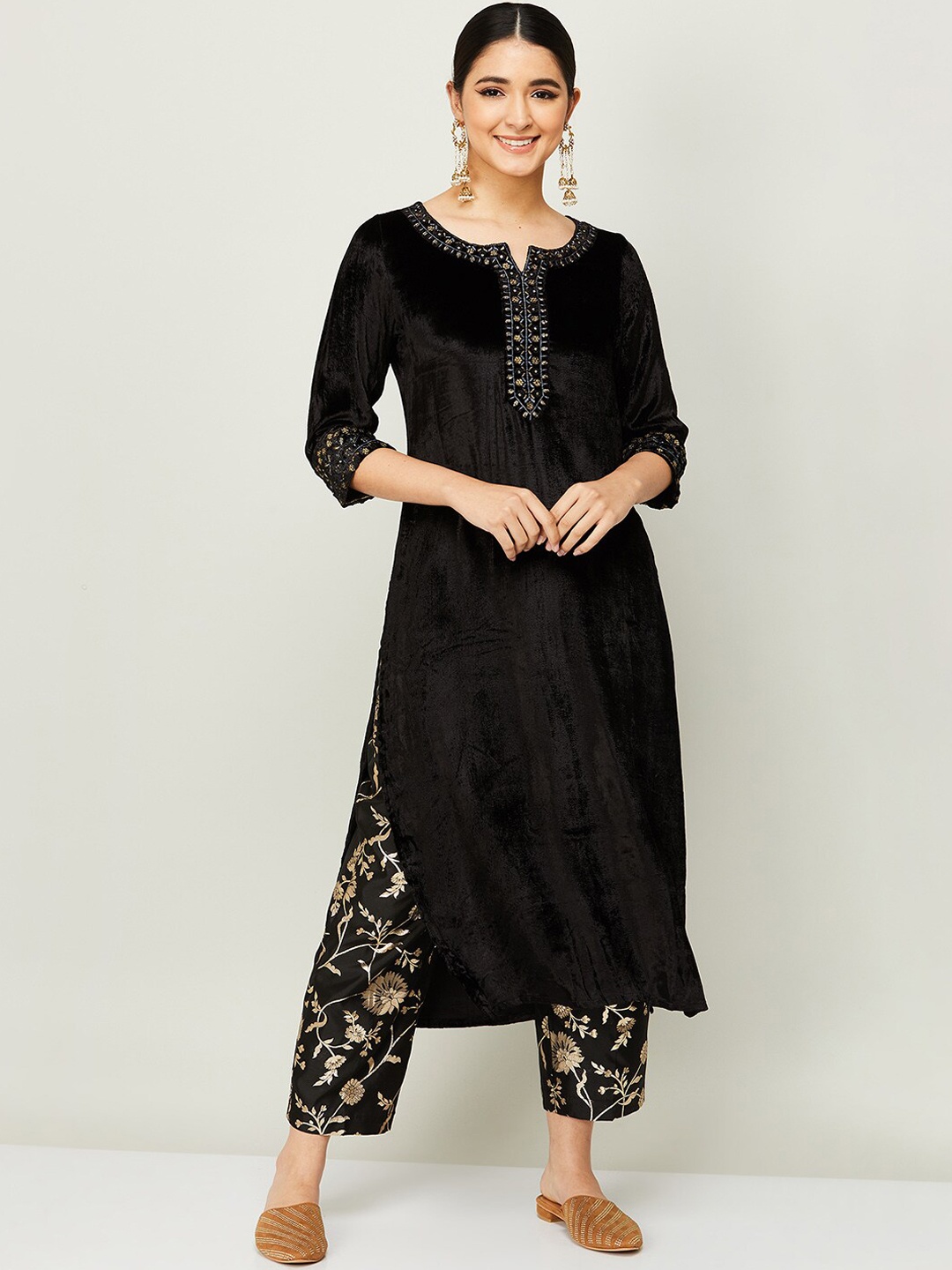 

Melange by Lifestyle Women Black Floral Printed Kurta with Trouser