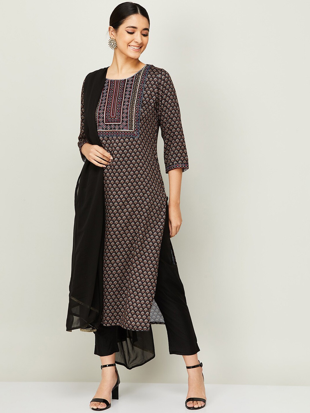 

Melange by Lifestyle Women Black Ethnic Motifs Printed Kurta with Trouser & Dupatta