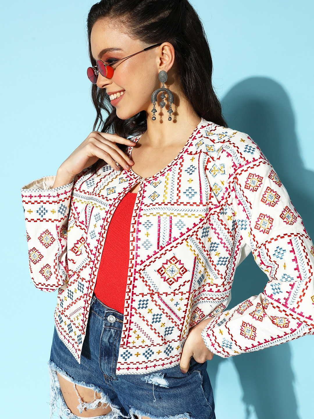 

Sunehri Women Off White Geometric Embroidered Jacket